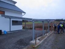 PV-Überdachung einer Carportreihe, Stahlkonstruktion